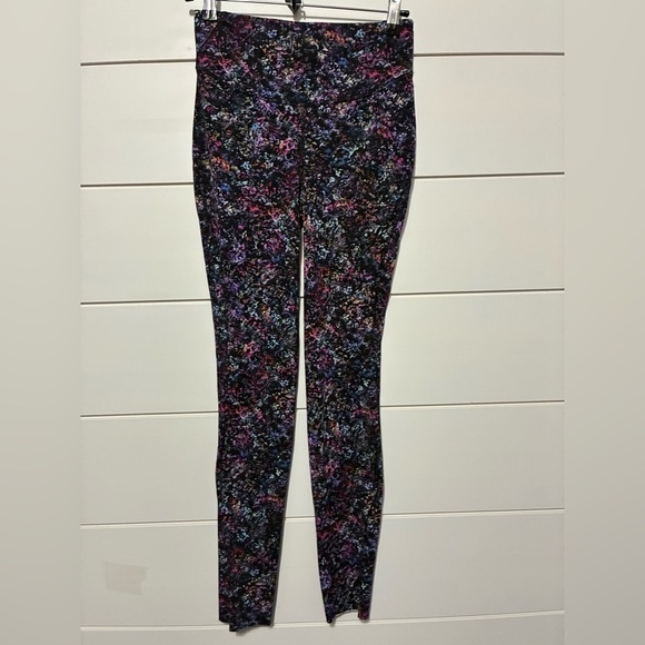 Lululemon Base Pace High-Rise Running Tight 28"
Floral Spray Multi size 6 - Picture 13 of 13